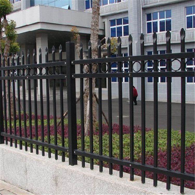 鋅鋼護(hù)欄案例展示圖片4 鋅鋼護(hù)欄案例展示圖片4