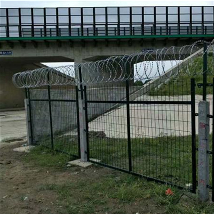 高鐵封閉網(wǎng)柵欄案例展示圖片1 高鐵封閉網(wǎng)柵欄案例展示圖片1